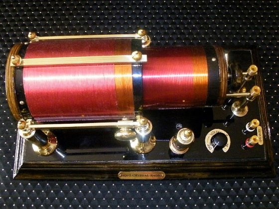 Loose coupler crystal radio, top view.